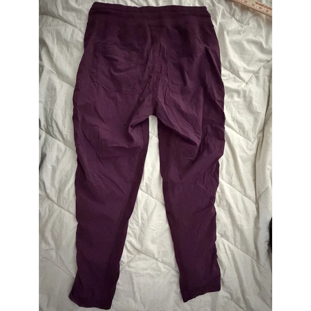 Lululemon Dance Studio Pants 2 Back Pockets Burgundy Women's Size 6